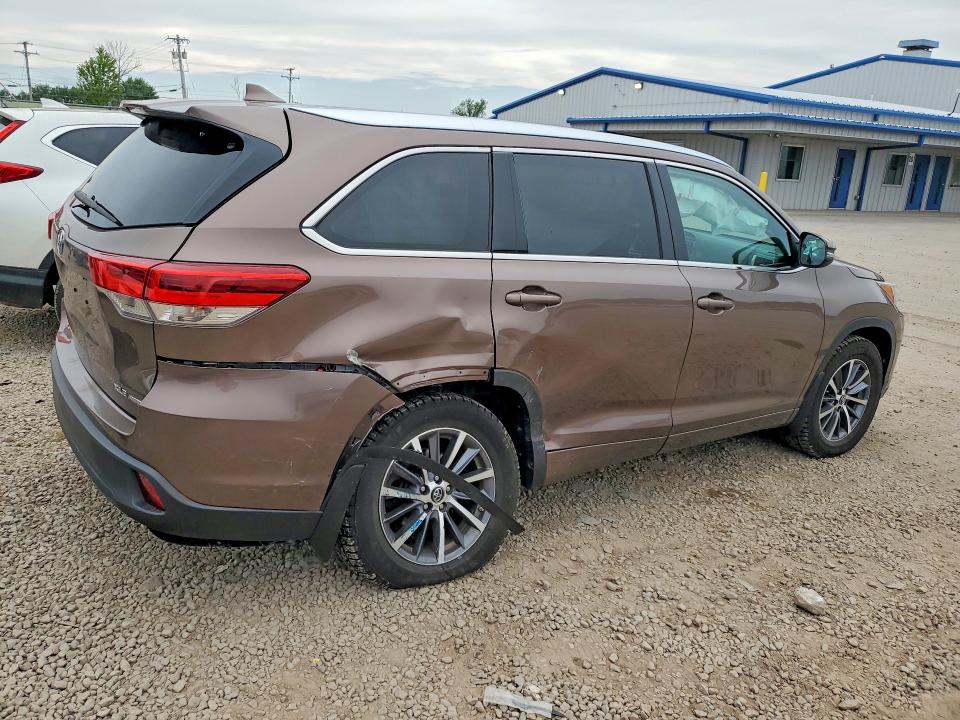 64201606 :رقم المزاد ، 5TDJZRFH6JS880860 vin ، 2018 Toyota Highlander مزاد بيع