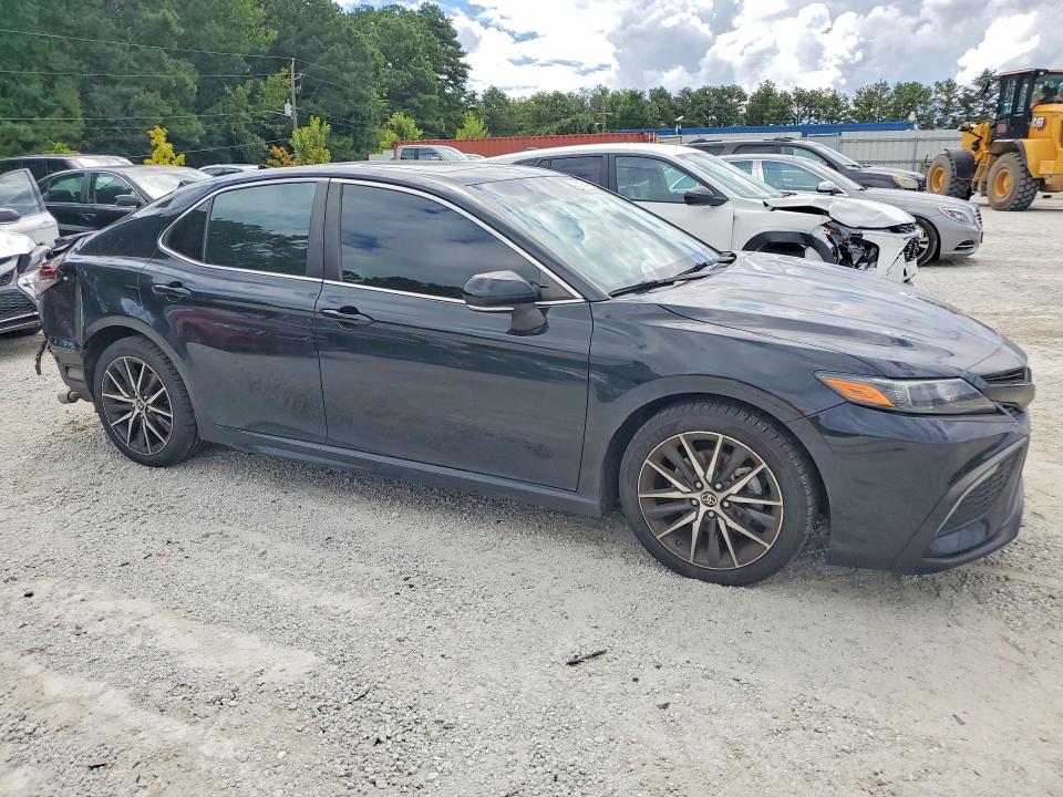 63395416 :رقم المزاد ، 4T1S11AK5NU662115 vin ، 2022 Toyota Camry مزاد بيع