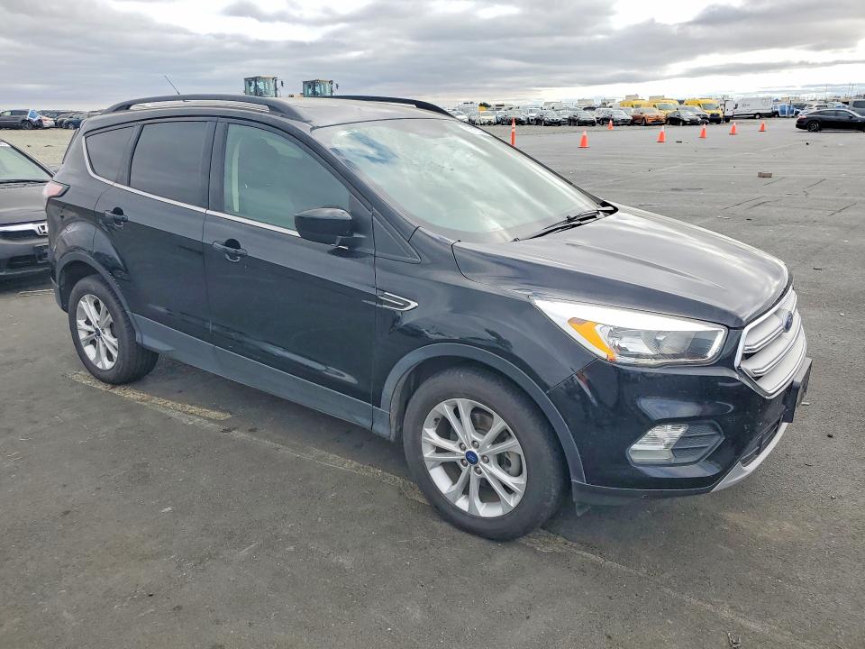 2018 Ford Escape მანქანა იყიდება აუქციონზე, vin: 1FMCU0GD1JUB29073, აუქციონის ნომერი: 65013326