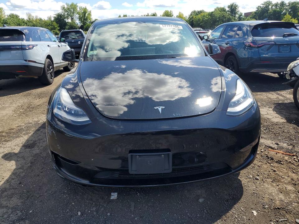 62137106 :رقم المزاد ، 5YJYGDED9MF106066 vin ، 2021 Tesla Model Y مزاد بيع