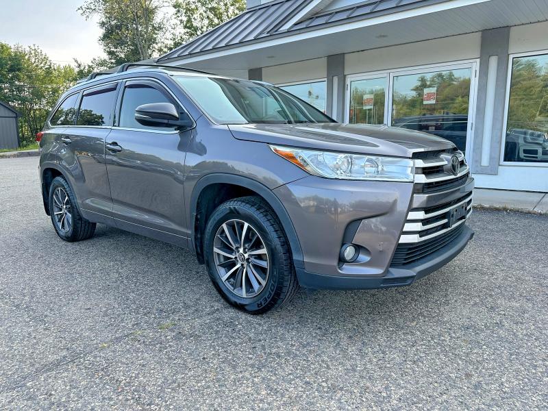 2018 Toyota Highlander მანქანა იყიდება აუქციონზე, vin: 5TDJZRFH5JS535979, აუქციონის ნომერი: 65192076