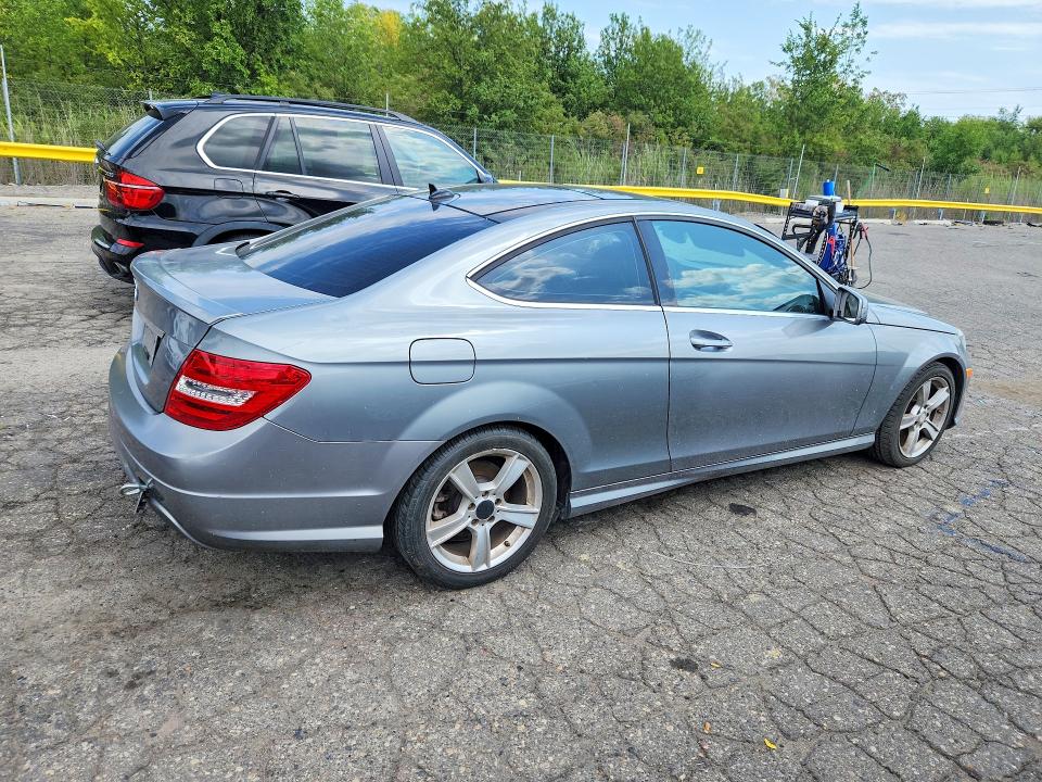 Продаж на аукціоні авто 2013 Mercedes-benz C, vin: WDDGJ4HB6DF967715, номер лоту: 65960136