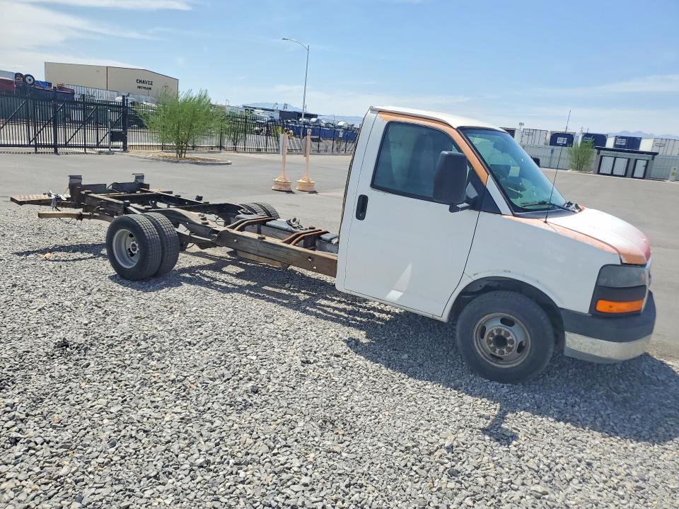 66074636 :رقم المزاد ، 1GD373CG3F1131442 vin ، 2015 Gmc Savana مزاد بيع
