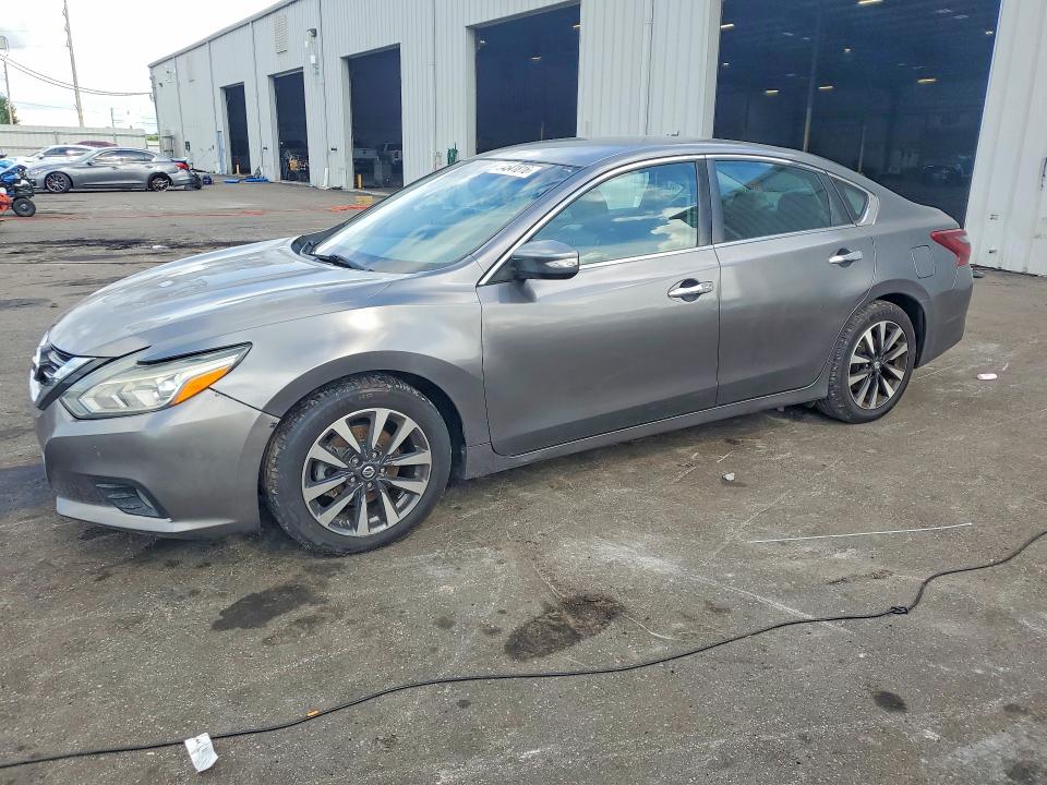 Продажа на аукционе авто 2018 Nissan Altima, vin: 1N4AL3AP1JC197064, номер лота: 64541816