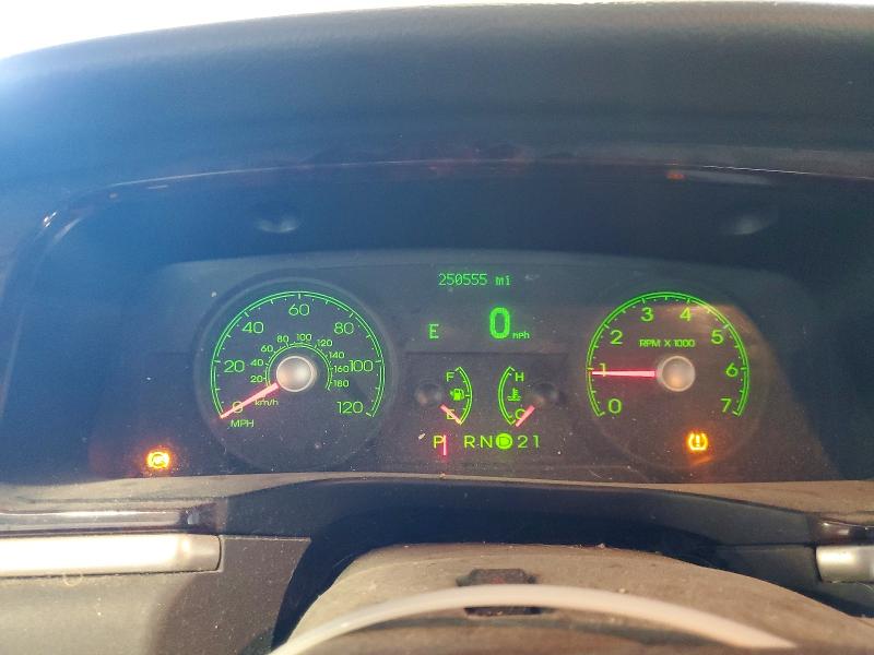 2011 Lincoln Town Car მანქანა იყიდება აუქციონზე, vin: 2LNBL8CVXBX761236, აუქციონის ნომერი: 63425236