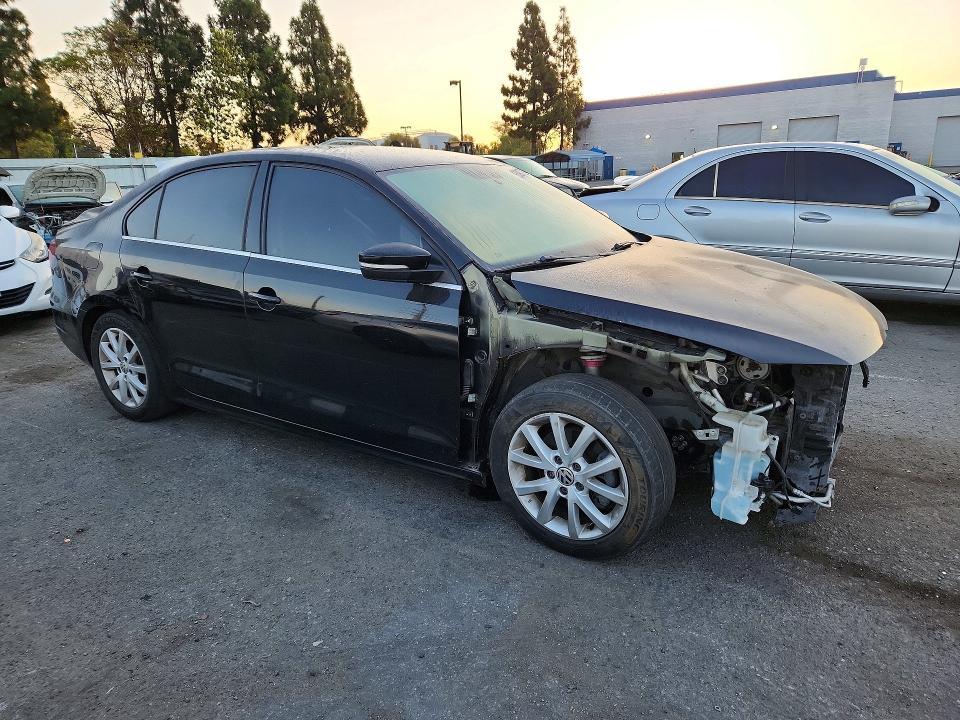 63907726 :رقم المزاد ، 3VWDP7AJ2DM239028 vin ، 2013 Volkswagen Jetta مزاد بيع