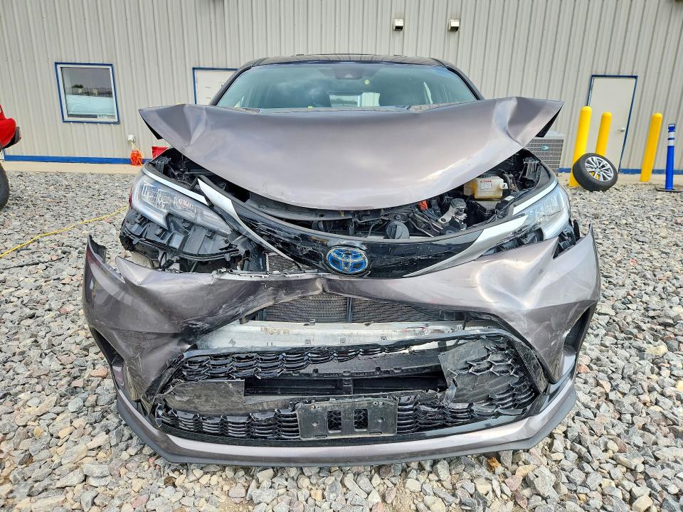 64945796 :رقم المزاد ، 5TDDSKFC9NS068018 vin ، 2022 Toyota Sienna مزاد بيع
