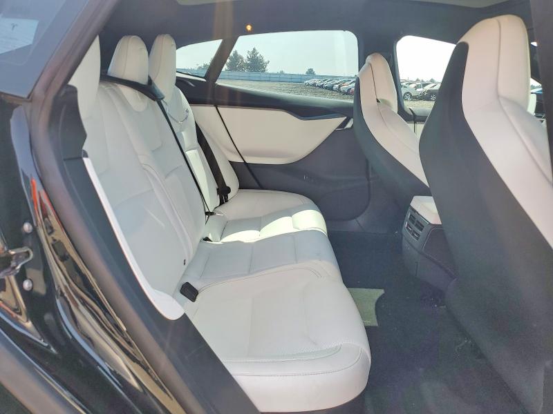 65239066 :رقم المزاد ، 5YJSA1E43JF295444 vin ، 2018 Tesla Model S مزاد بيع