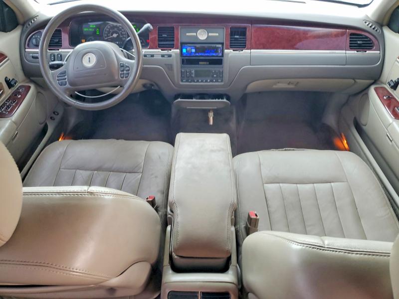 64605736 :رقم المزاد ، 1LNHM81W23Y639121 vin ، 2003 Lincoln Town Car مزاد بيع