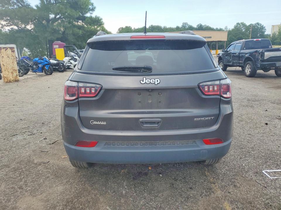 66057816 :رقم المزاد ، 3C4NJCAB7JT255043 vin ، 2018 Jeep Compass مزاد بيع
