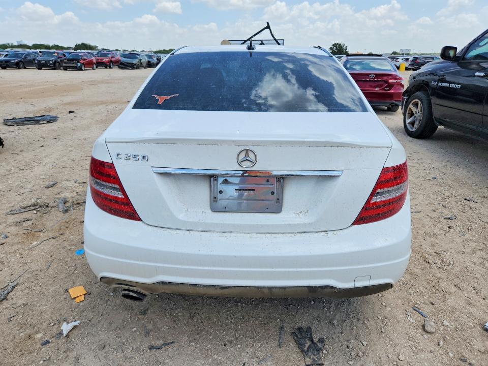 2014 Mercedes-benz C მანქანა იყიდება აუქციონზე, vin: WDDGF4HB0EA957746, აუქციონის ნომერი: 65880266