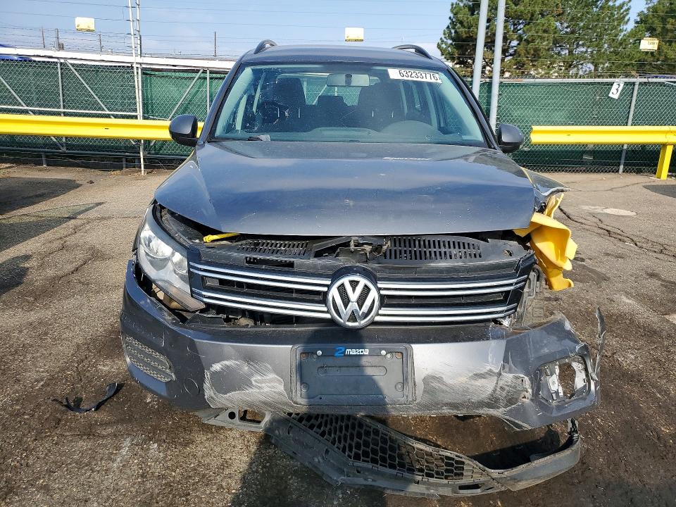 2018 Volkswagen Tiguan Limited მანქანა იყიდება აუქციონზე, vin: WVGBV7AX5JK003363, აუქციონის ნომერი: 63233776