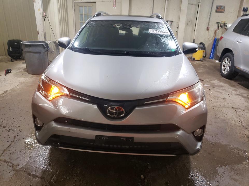 Auction sale of the 2018 Toyota Rav4, vin: JTMRFREV7JD235259, lot number: 66215536