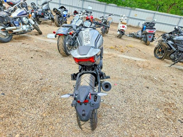 64749786 :رقم المزاد ، LCEPEWL13N6004801 vin ، 2022 Cf Moto 700 مزاد بيع