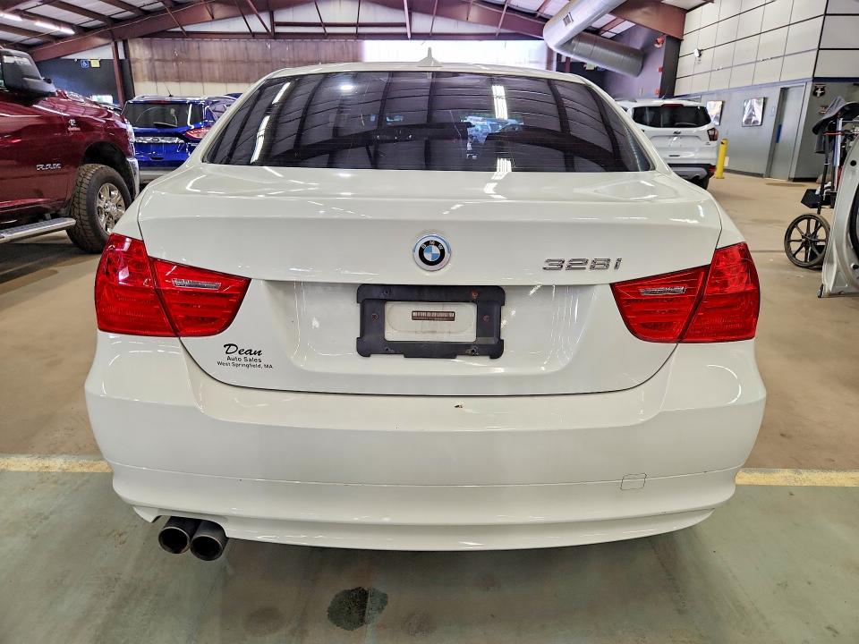 2011 Bmw 328 მანქანა იყიდება აუქციონზე, vin: WBAPK5G57BNN30329, აუქციონის ნომერი: 65621936