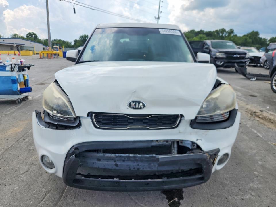 64296306 :رقم المزاد ، KNDJT2A51D7759285 vin ، 2013 Kia Soul مزاد بيع