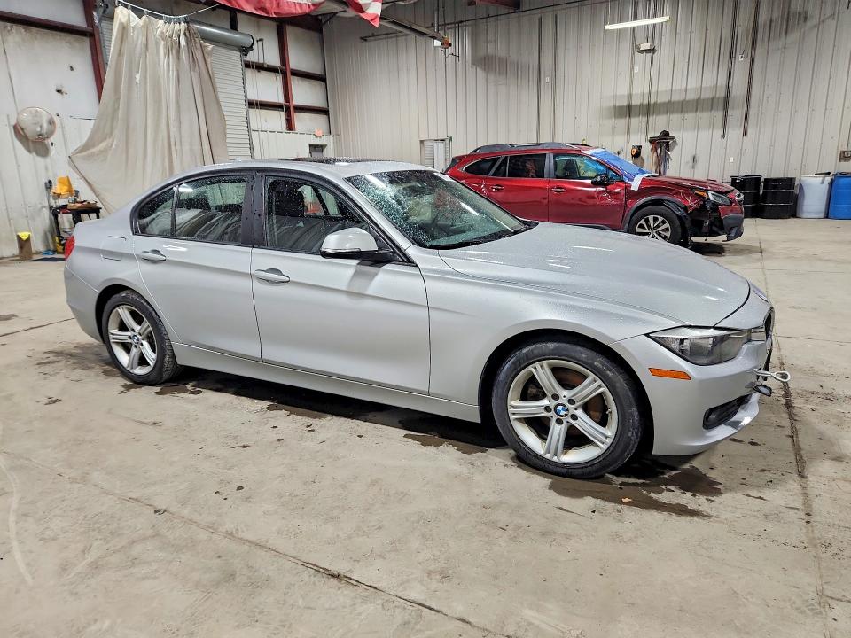 66181886 :رقم المزاد ، WBA3C3C58EP661705 vin ، 2014 Bmw 320 مزاد بيع