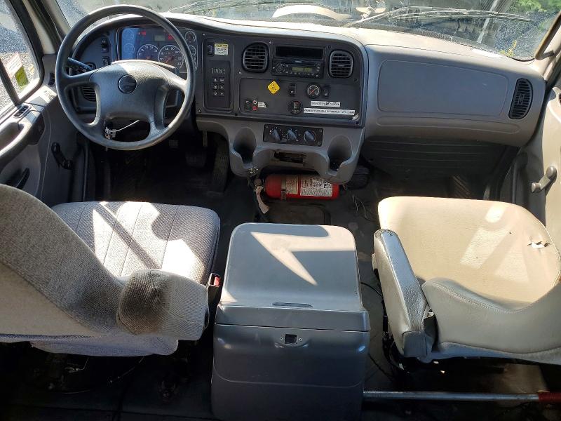 60070606 :رقم المزاد ، 1FVAC3BS1ADAT9421 vin ، 2010 Freightliner M2 مزاد بيع