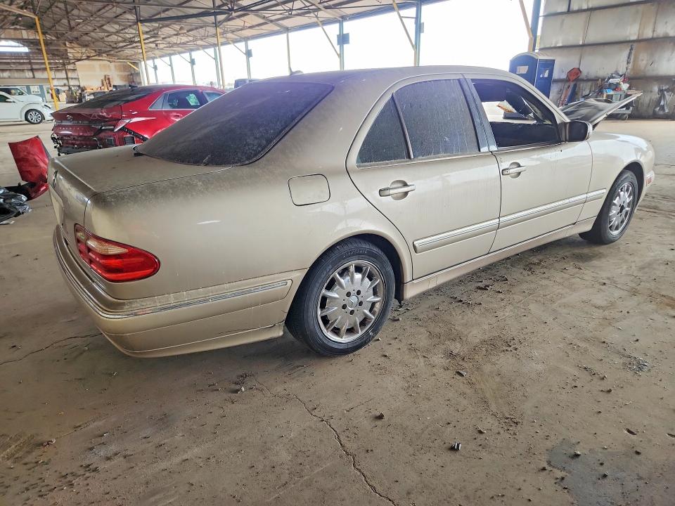 63598356 :رقم المزاد ، WDBJF65J6YB126837 vin ، 2000 Mercedes-benz E مزاد بيع