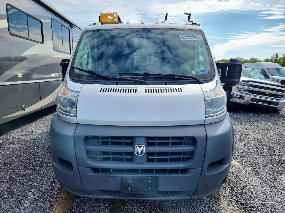 63929946 :رقم المزاد ، 3C6TRVAG1JE147309 vin ، 2018 Ram Promaster 1500 مزاد بيع