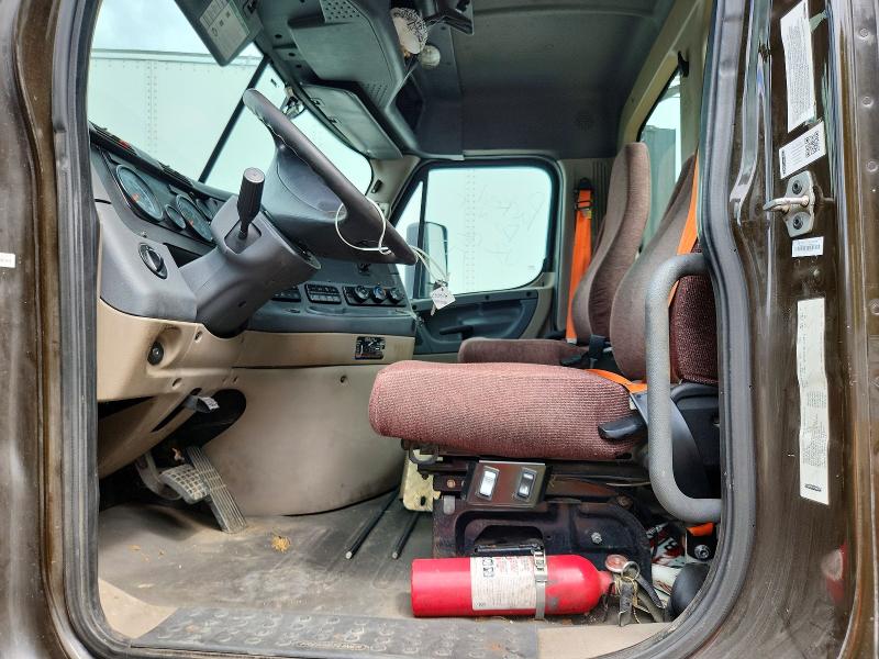 Auction sale of the 2017 Freightliner Cascadia 113, vin: 1FUBGBDVXHLHH2528, lot number: 66353716