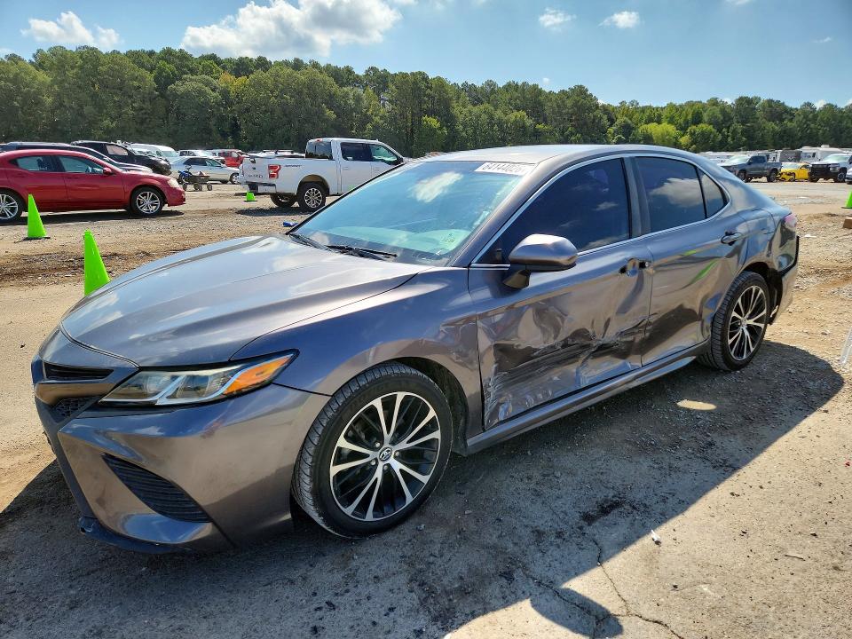 2018 Toyota Camry მანქანა იყიდება აუქციონზე, vin: 4T1B11HK4JU590484, აუქციონის ნომერი: 64144026