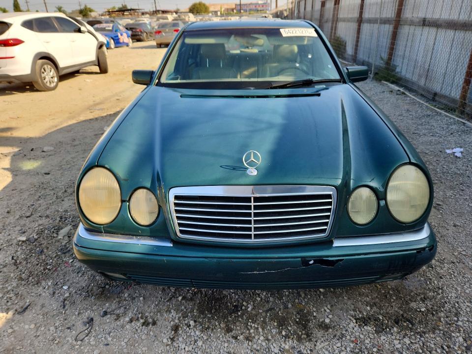 64221276 :رقم المزاد ، WDBJF55F2TJ019255 vin ، 1996 Mercedes-benz E مزاد بيع