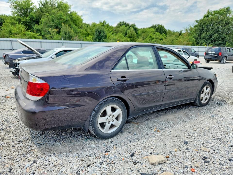 64042486 :رقم المزاد ، 4T1BF32K53U553307 vin ، 2003 Toyota Camry مزاد بيع