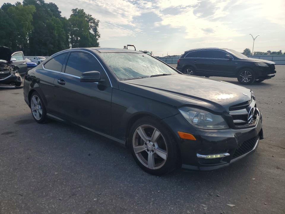 Продаж на аукціоні авто 2015 Mercedes-benz C, vin: WDDGJ4HBXFG368457, номер лоту: 64814926