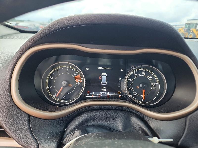 63689396 :رقم المزاد ، 1C4PJMDB5JD599180 vin ، 2018 Jeep Cherokee مزاد بيع
