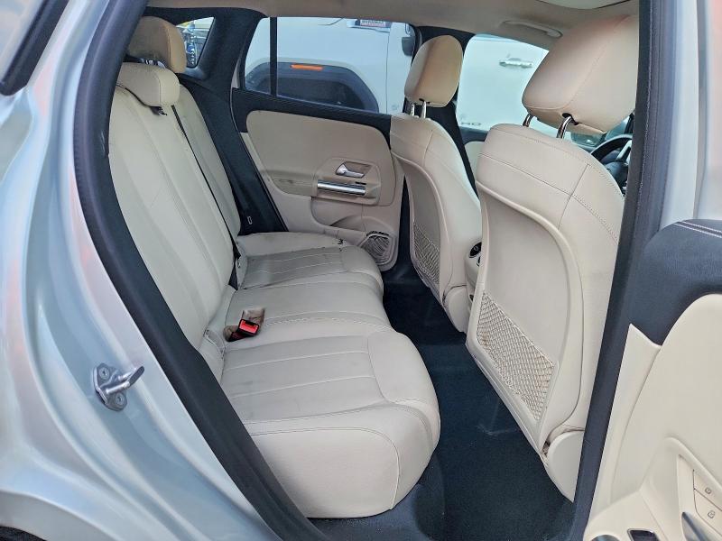64224436 :رقم المزاد ، W1N4N4GB7MJ201470 vin ، 2021 Mercedes-benz Gla مزاد بيع