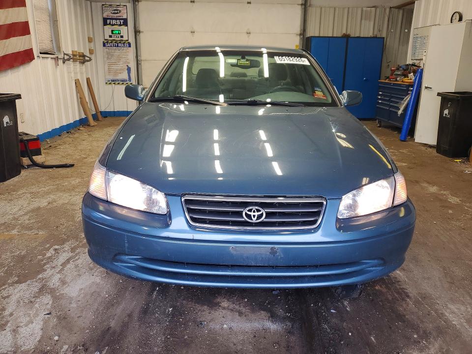 65182926 :رقم المزاد ، 4T1BF22K3YU942366 vin ، 2000 Toyota Camry مزاد بيع