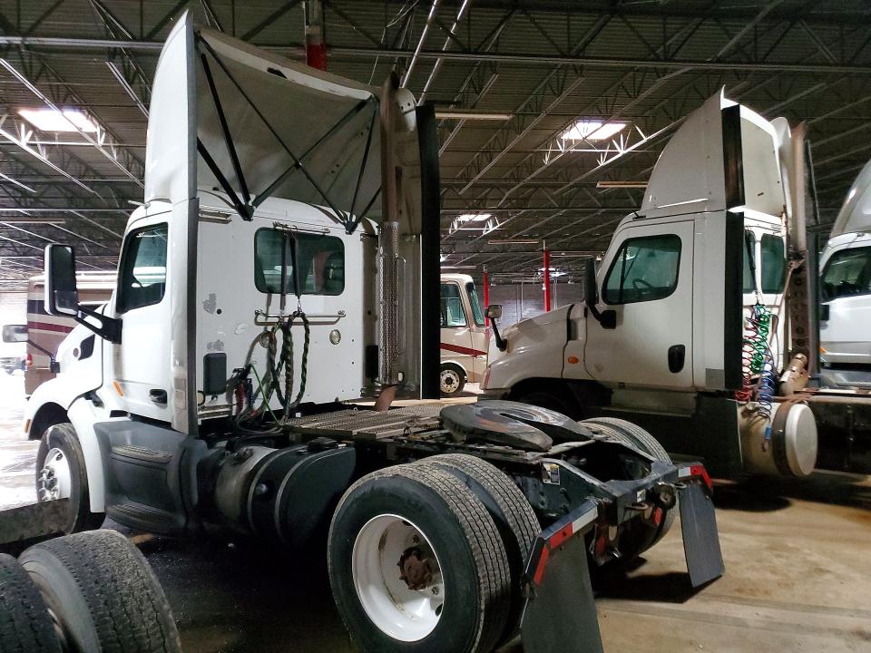 61967526 :رقم المزاد ، 1XPBA48X7HD428519 vin ، 2017 Peterbilt 579 مزاد بيع
