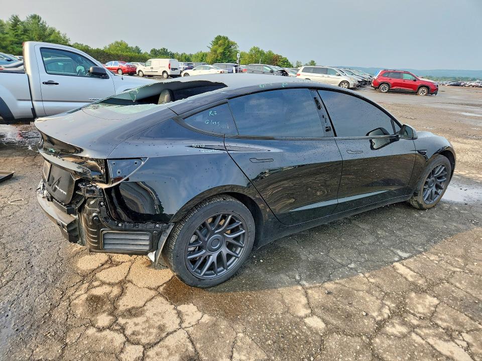 64032866 :رقم المزاد ، 5YJ3E1EB5SF933251 vin ، 2025 Tesla Model 3 مزاد بيع