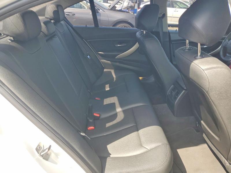 64272536 :رقم المزاد ، WBA8A9C50JAH14105 vin ، 2018 Bmw 320 مزاد بيع
