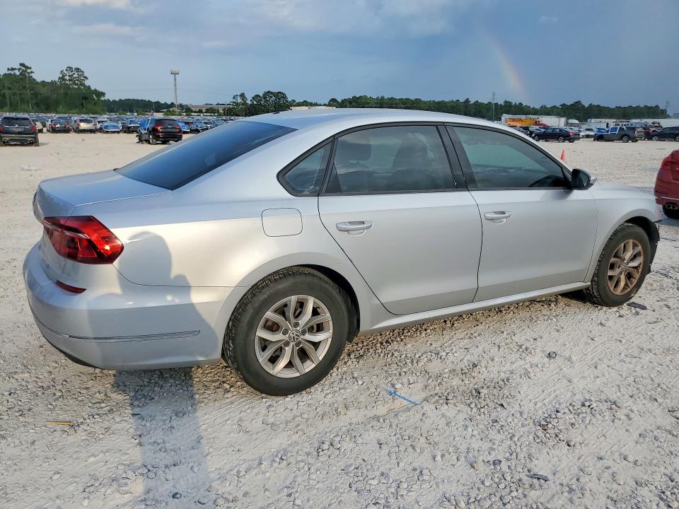 Продаж на аукціоні авто 2018 Volkswagen Passat, vin: 1VWAA7A32JC033372, номер лоту: 63585856