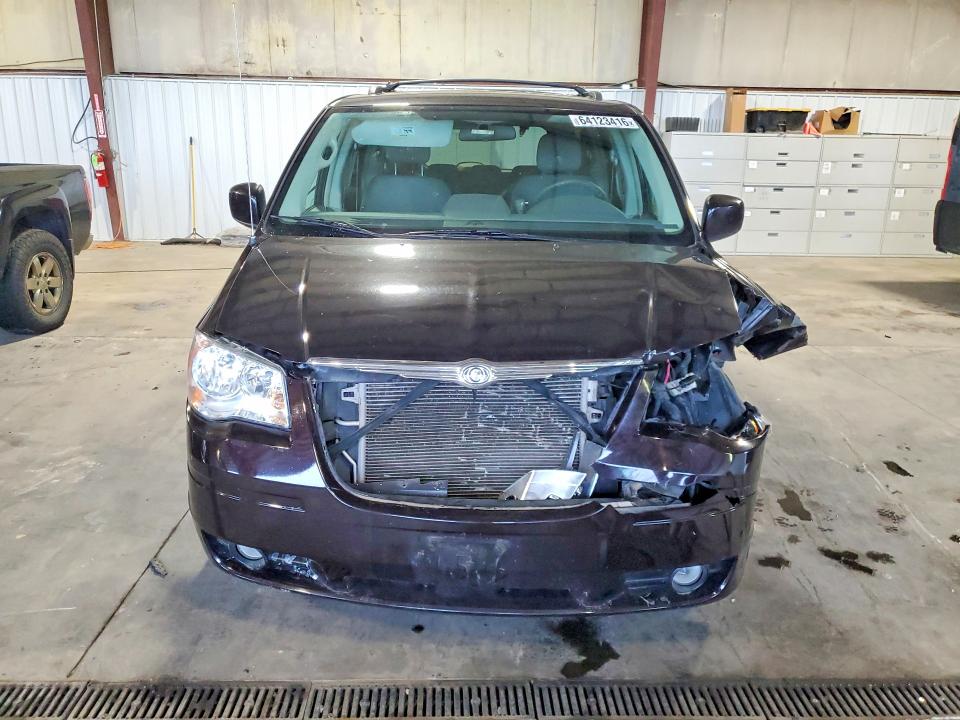 64123416 :رقم المزاد ، 2A4RR5D15AR240059 vin ، 2010 Chrysler Town & Country مزاد بيع
