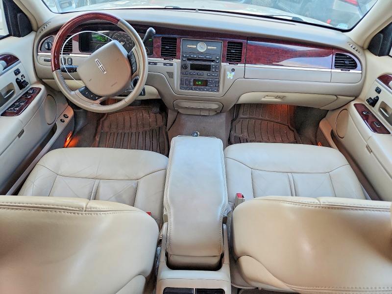 Продаж на аукціоні авто 2005 Lincoln Town Car, vin: 1LNHM82W45Y650719, номер лоту: 66040416