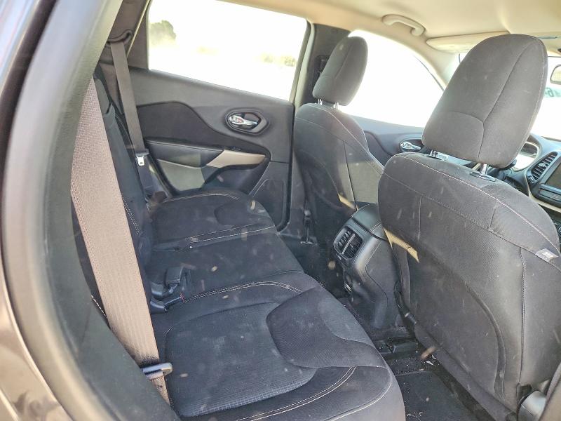 64109846 :رقم المزاد ، 1C4PJLCS8HW574283 vin ، 2017 Jeep Cherokee مزاد بيع