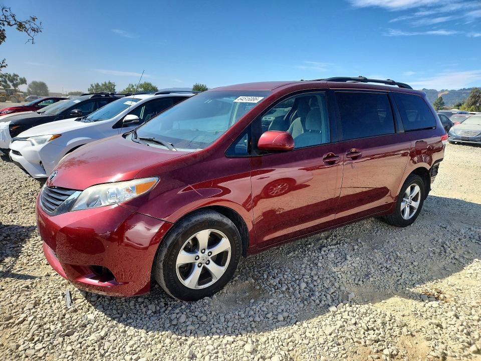 64516086 :رقم المزاد ، 5TDKK3DC7ES458163 vin ، 2014 Toyota Sienna مزاد بيع