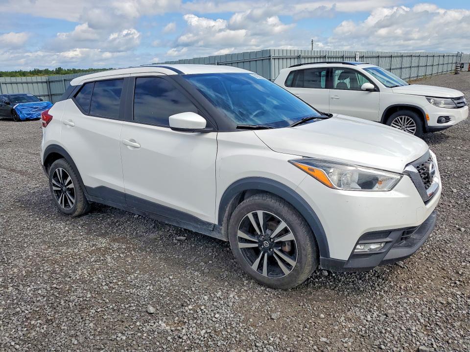 Aukcja sprzedaży 2018 Nissan Kicks, vin: 3N1CP5CU3JL519877, numer aukcji: 64203236