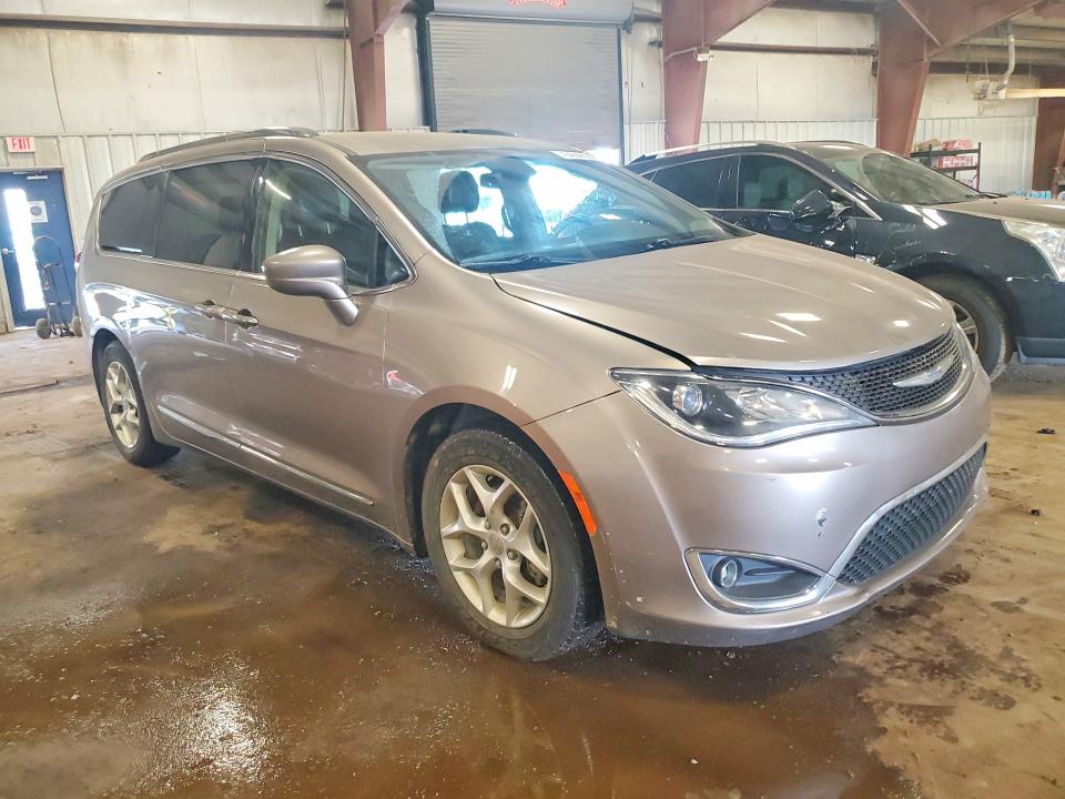 64969926 :رقم المزاد ، 2C4RC1EG1JR121766 vin ، 2018 Chrysler Pacifica مزاد بيع