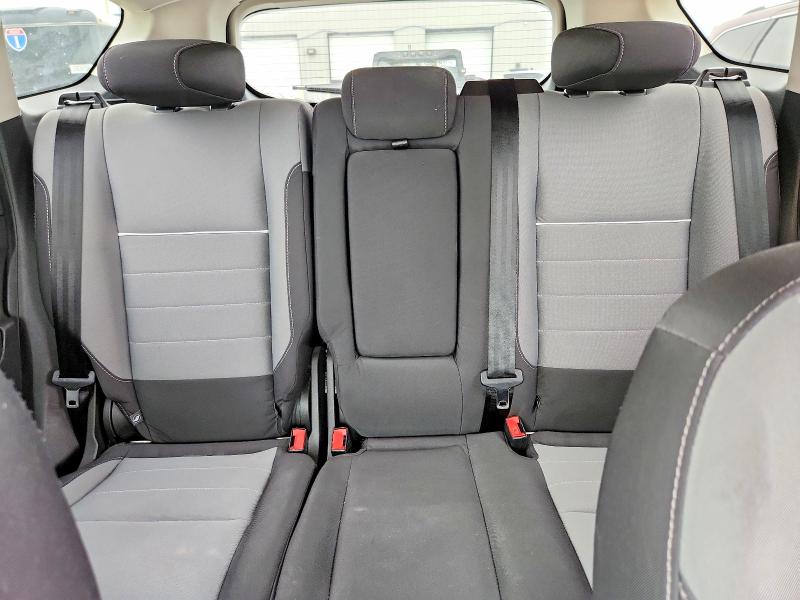2015 Ford Escape მანქანა იყიდება აუქციონზე, vin: 1FMCU0GX7FUB94284, აუქციონის ნომერი: 64746406