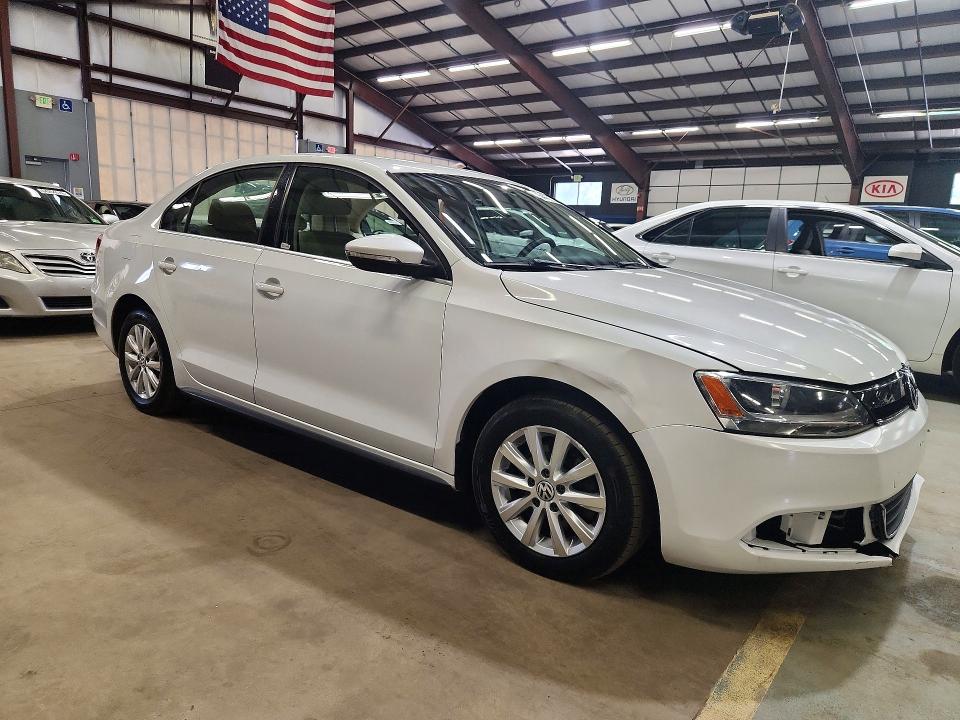 Продаж на аукціоні авто 2014 Volkswagen Jetta, vin: 3VW637AJ2EM265313, номер лоту: 64412336