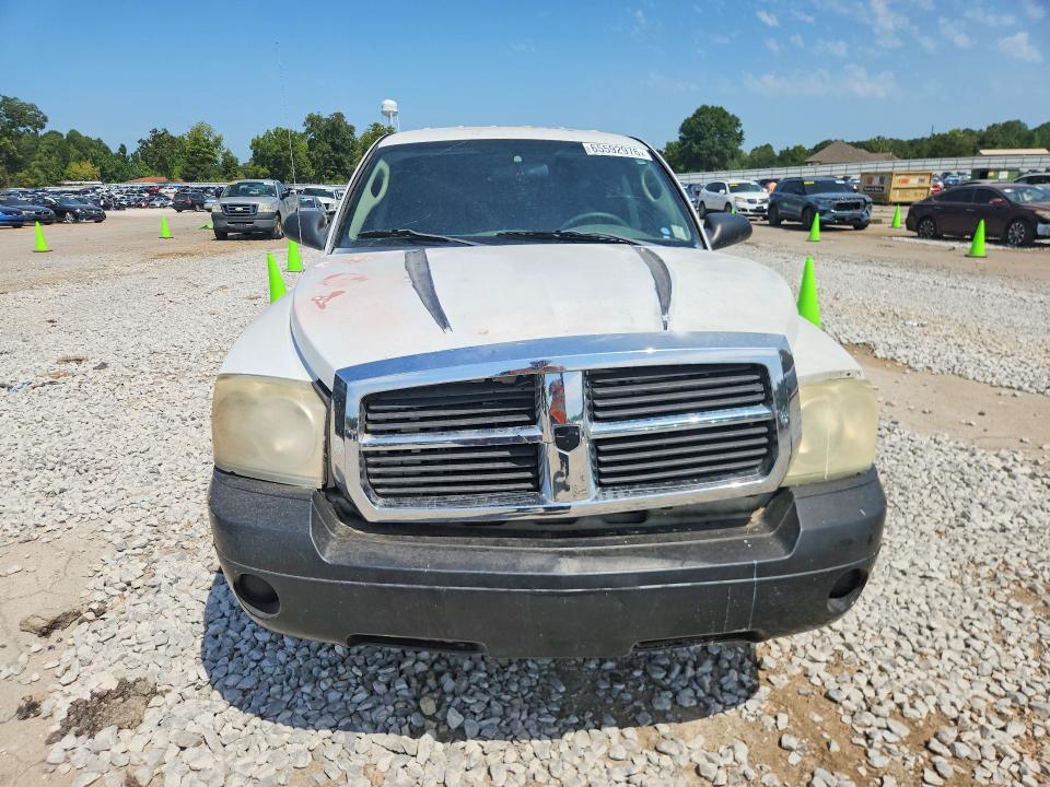 65592976 :رقم المزاد ، 1D7HE48NX5S244462 vin ، 2005 Dodge Dakota مزاد بيع