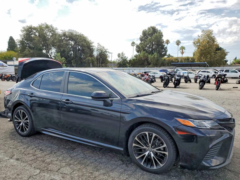 Продажа на аукционе авто 2018 Toyota Camry, vin: 4T1B11HK4JU103669, номер лота: 64271106