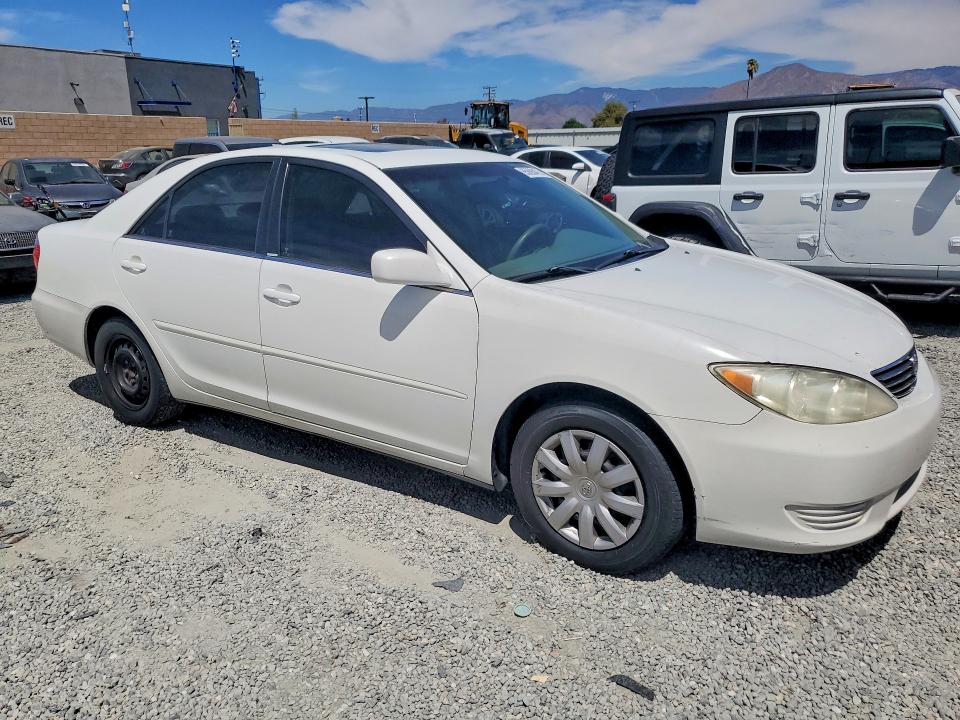 65690476 :رقم المزاد ، 4T1BE32K15U404284 vin ، 2005 Toyota Camry مزاد بيع