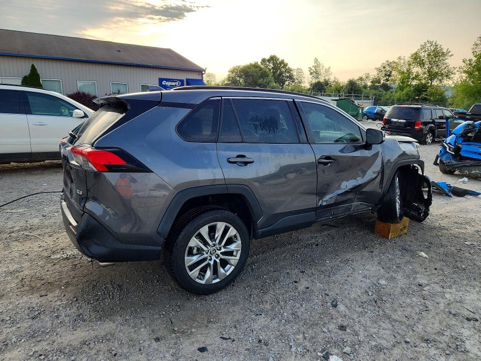 63548216 :رقم المزاد ، 2T3C1RFV1MC103173 vin ، 2021 Toyota Rav4 مزاد بيع