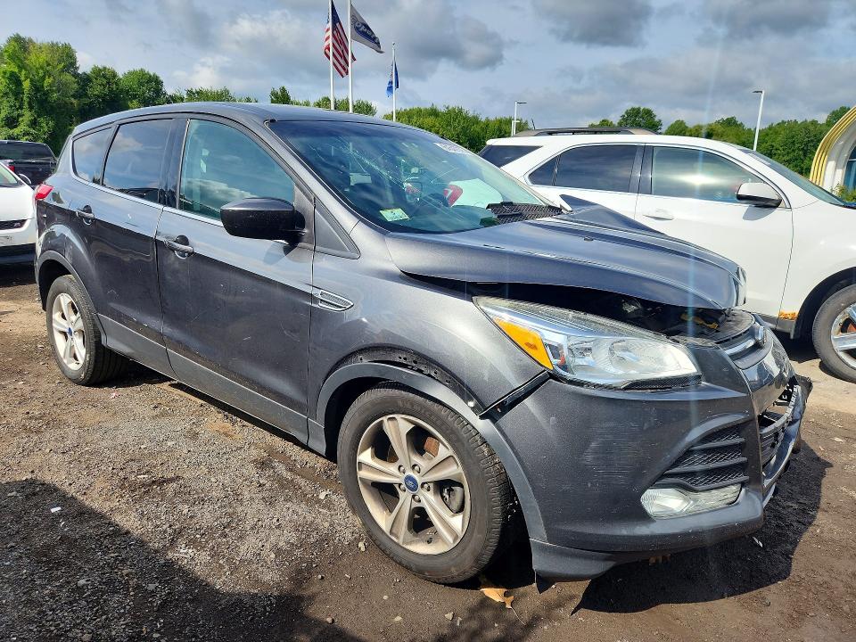 64547576 :رقم المزاد ، 1FMCU9GX6FUA82208 vin ، 2015 Ford Escape مزاد بيع