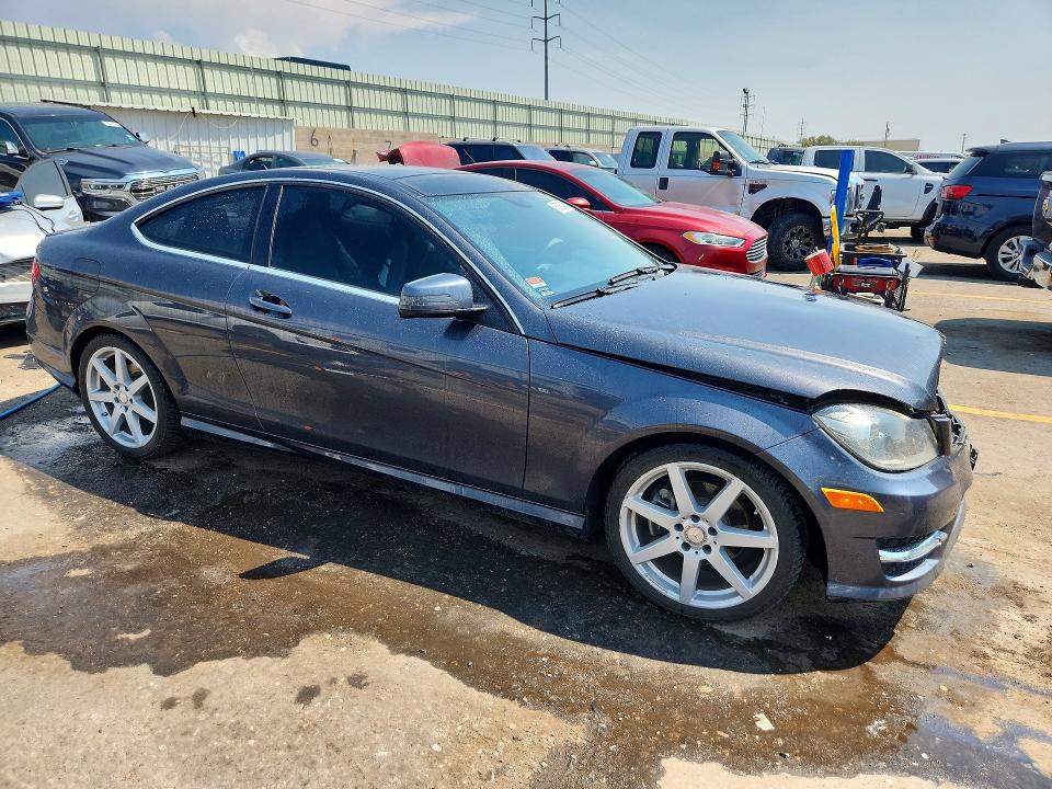 Продажа на аукционе авто 2013 Mercedes-benz C, vin: WDDGJ4HB8DG068722, номер лота: 63854096